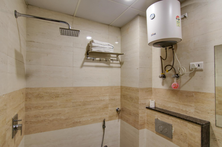 Bathroom, Hotel Smart Signature, Delhi