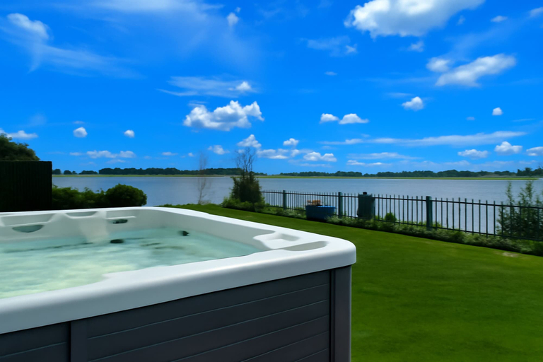 Room 5, 14p Riverfront Villa With Jacuzzi Dock Gameroom, Lingewaal