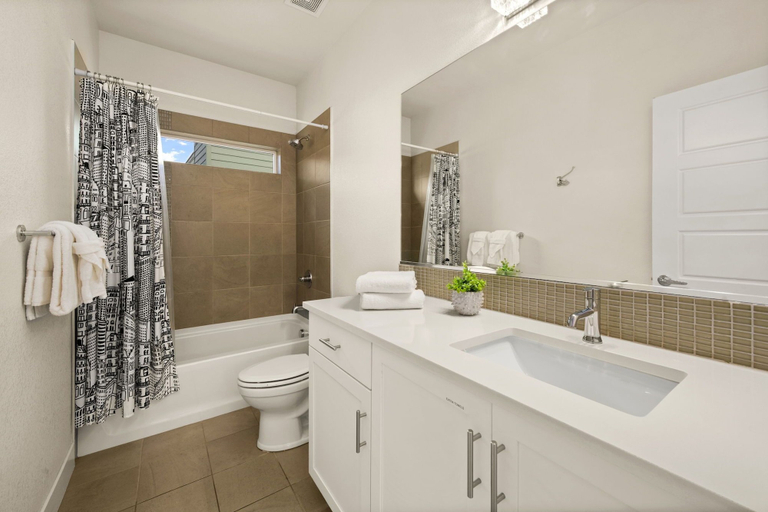 Bathroom, The Colorado House in Old Town Brewery District, Larimer