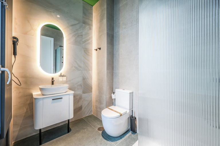 Bathroom 3, Amazinn Madrid Plaza Mayor Collection II, Madrid