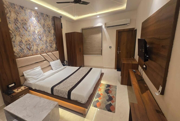 Room 5, The Monark Inn, Hardoi