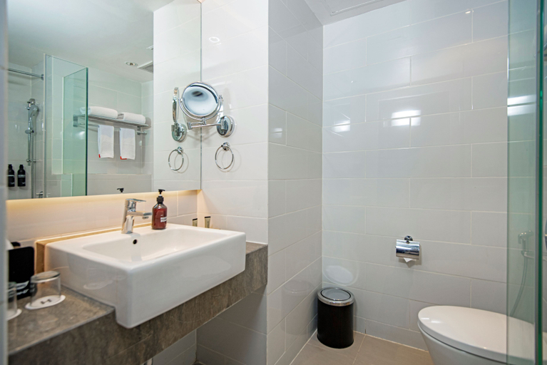 Bathroom 5, HARRIS Hotel & Conventions Gubeng, Surabaya