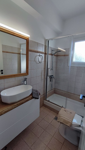 Room 5, Alaia Kefalonia Garden Haven Elegant Holiday Home, Ionian Islands