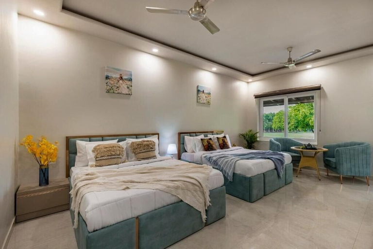 Room 1, ELIVAAS Enchantia 6 BHK Farmhouse, Gurgaon