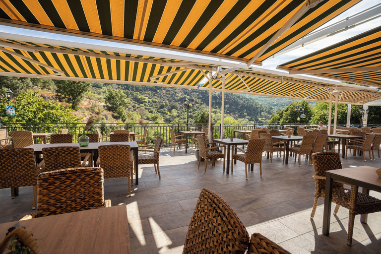 Outdoor dining, ALBERGUE EL SOLITARIO, Cáceres