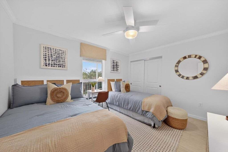 Room 3, Seashells Unit 36 2 Bedroom Condo, Lee
