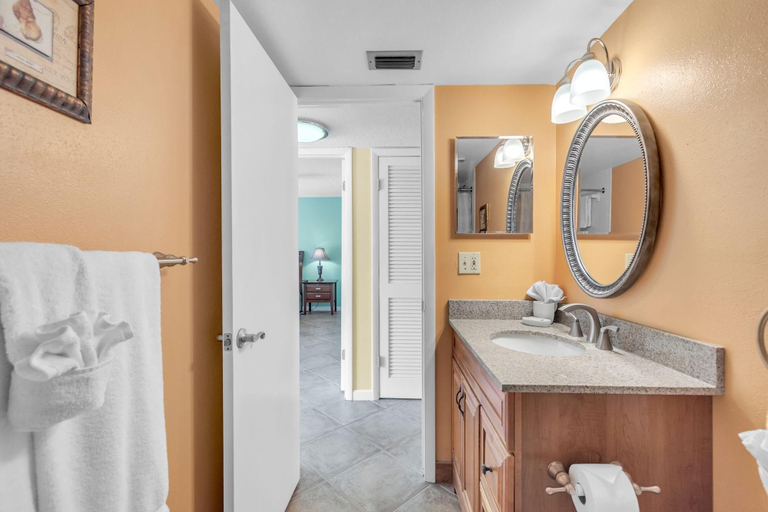 Bathroom 4, Sea Club #18 - Floridays, Pinellas