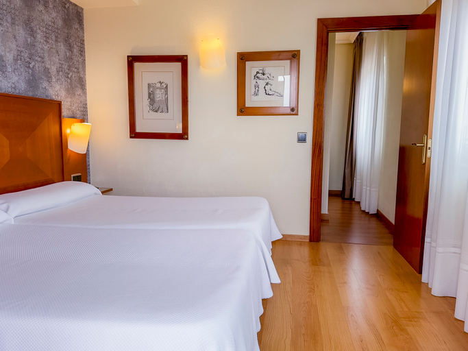 Bedroom 3, Torreluz Aparthotel, Almería
