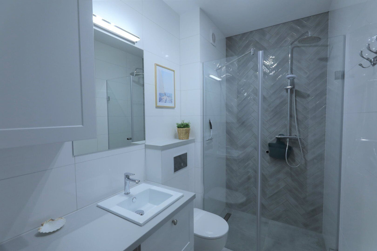 Bathroom 3, HoliApart w Nautikka Park, Nowy Dwór Gdański
