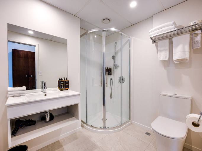Bathroom 5, Mercure Wellington Abel Tasman, Wellington