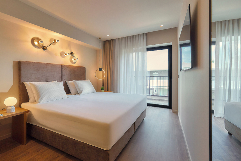 Room 4, Enorme Epavli Urban Living, Crete