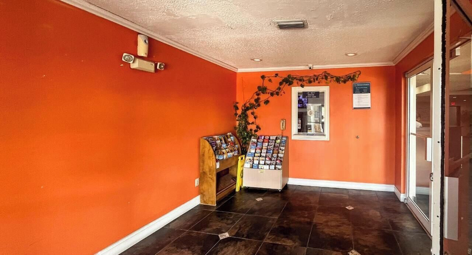 Lobby 3, Studio 6 – Mobile, AL, Mobile