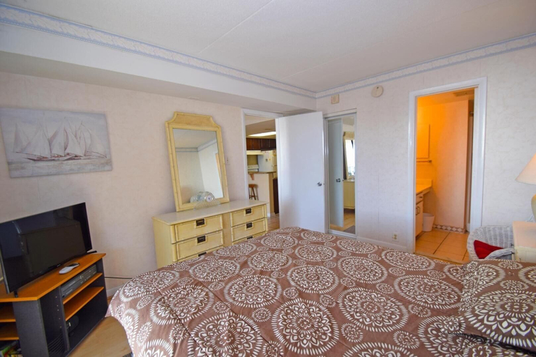 Bedroom 4, Sea Watch 1319, Worcester