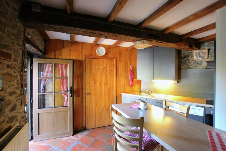 Others 4, Forest Hideaway, Baillamont, Namur