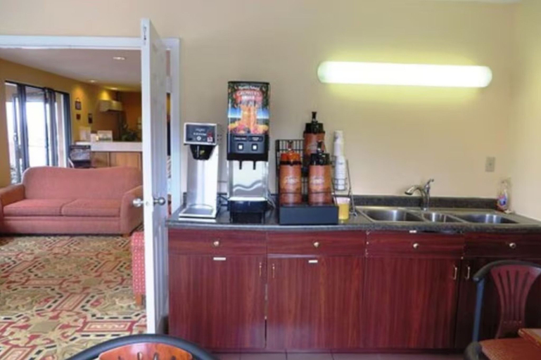 Public Area 2, Days Inn by Wyndham Plainfield, Hendricks