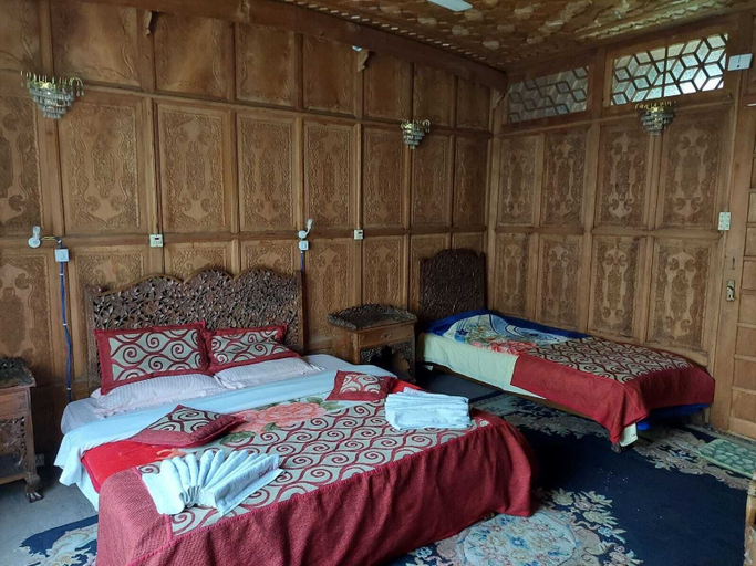 Room 2, DeLaila Luxury Houseboat by Shahnawaz, Srinagar