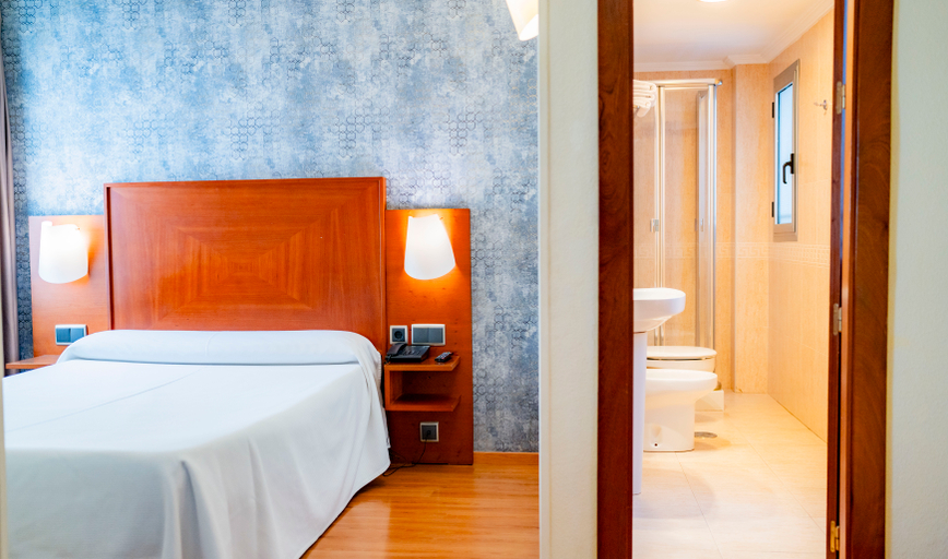 Bedroom 4, Torreluz Aparthotel, Almería