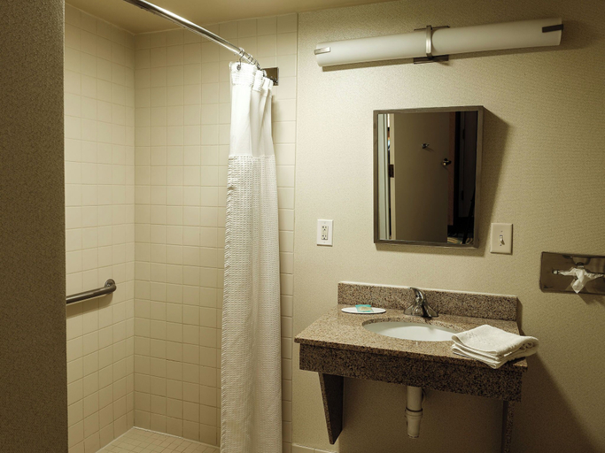 Bathroom 4, The Beacon Charlotte Airport, Mecklenburg