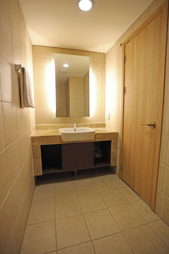 Bathroom 4, Sunshine Hotel, Dong