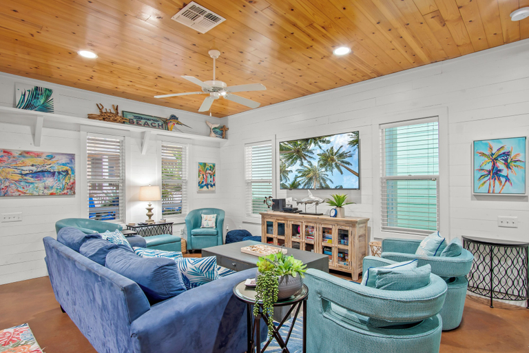 Lobby, 2525 S. 11th ST - New Wave Rentals, Nueces