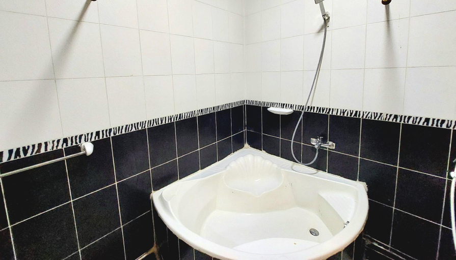 Bathroom 3, Anubis kingdom pyramids view , Unorganized in Al Jizah