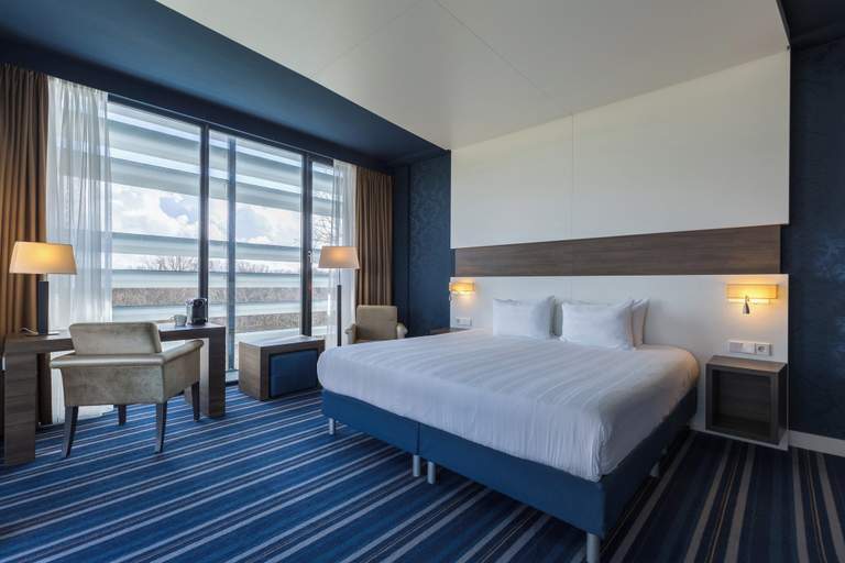 Bedroom 3, Leonardo Royal Hotel Den Haag Promenade, The Hague