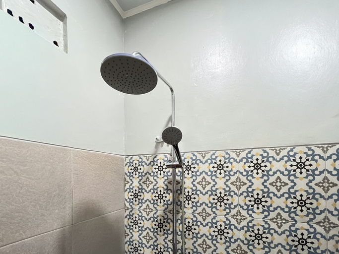 Bathroom 3, Alpha Room Syariah @ Mantrijeron RedPartner, Yogyakarta