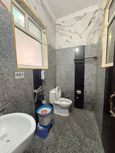 Bathroom 3, Tapovan, Garhwal
