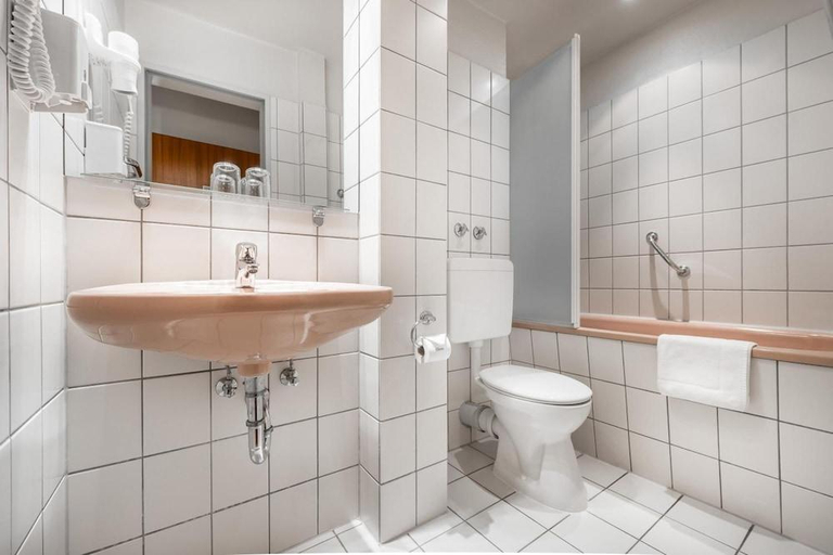 Bathroom 4, Hotel Central Hamburg, Hamburg
