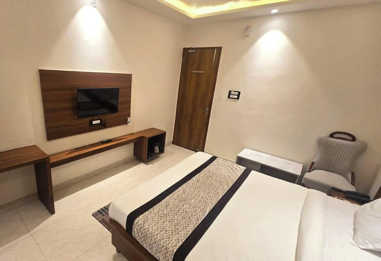 Room 4, The Monark Inn, Hardoi