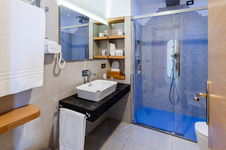Bathroom 5, Grand Hotel Santa Maria, Salerno