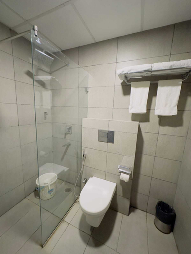 Bathroom 5, Hotel Aarkay Palace, Gautam Buddha Nagar