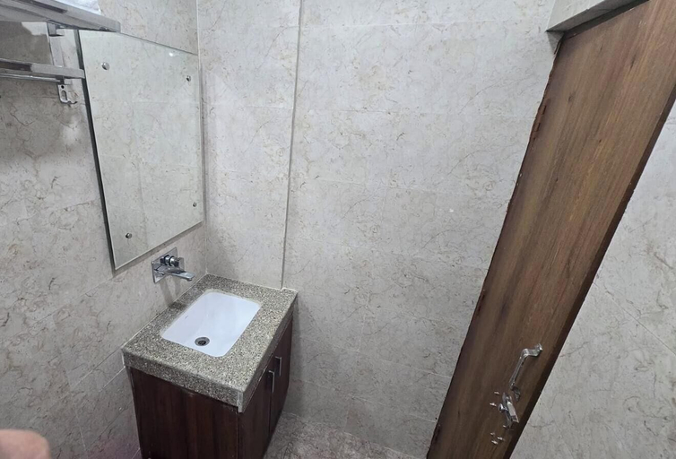 Bathroom 2, The Monark Inn, Hardoi