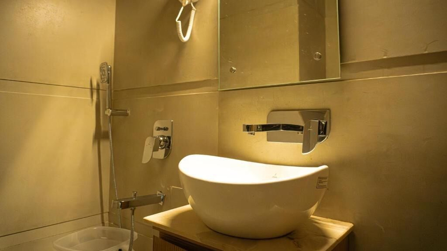 Bathroom 4, Hotel RS, Agra