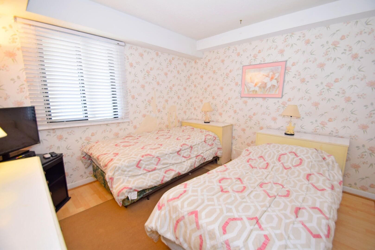 Bedroom 3, Sea Watch 1319, Worcester