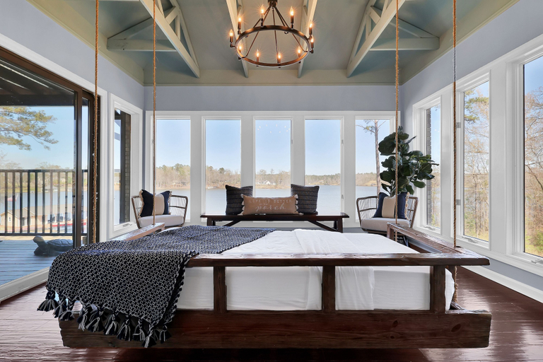 Room 5, Private 7BR Lakehouse Estate Pool Hottub 13 Beds, Bibb