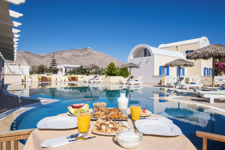 Outdoor dining 2, 1-bed Apt at Bella Santorini, Near Perivolos Beach, South Aegean