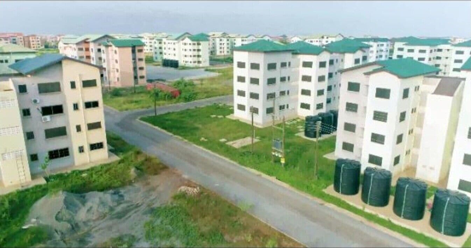 Exterior, LuxeHomes, Tema