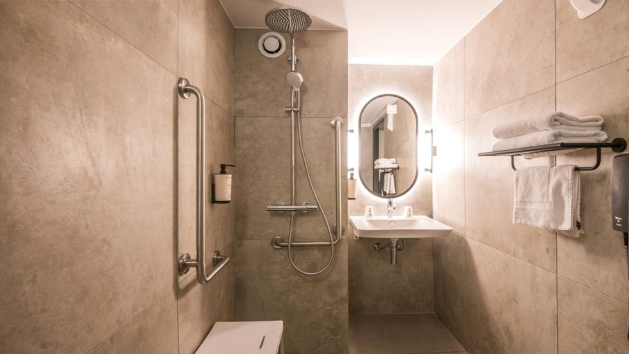 Bathroom 5, Campanile NATURE - Strasbourg Sud - Geispolsheim, Bas-Rhin