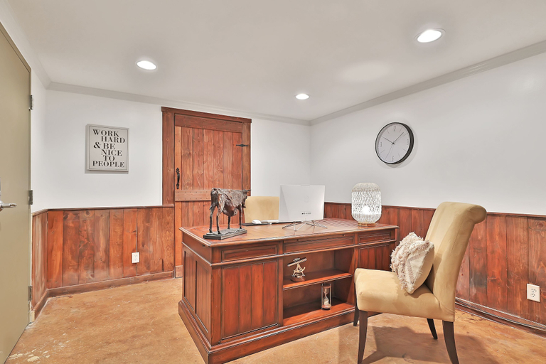 Room 4, Private 7BR Lakehouse Estate Pool Hottub 13 Beds, Bibb