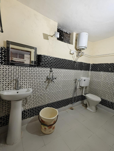 Bathroom 2, ONLY CAFE Hotel, Rudraprayag
