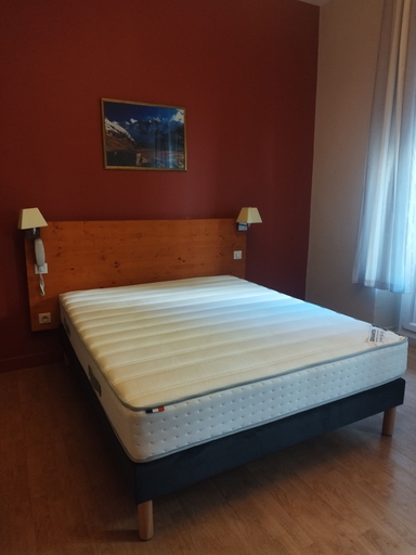 Bedroom 2, Hotel Restaurant Les Edelweiss, Hautes-Pyrénées