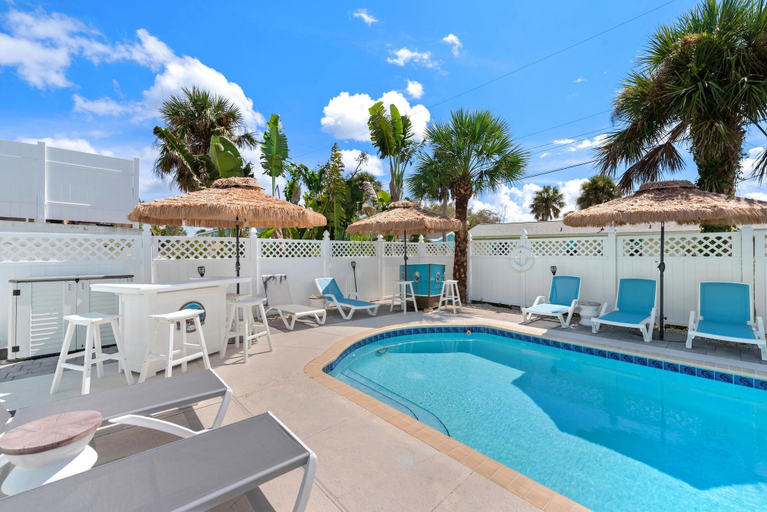 Pool 4, Bluewaters Beach House, Lee