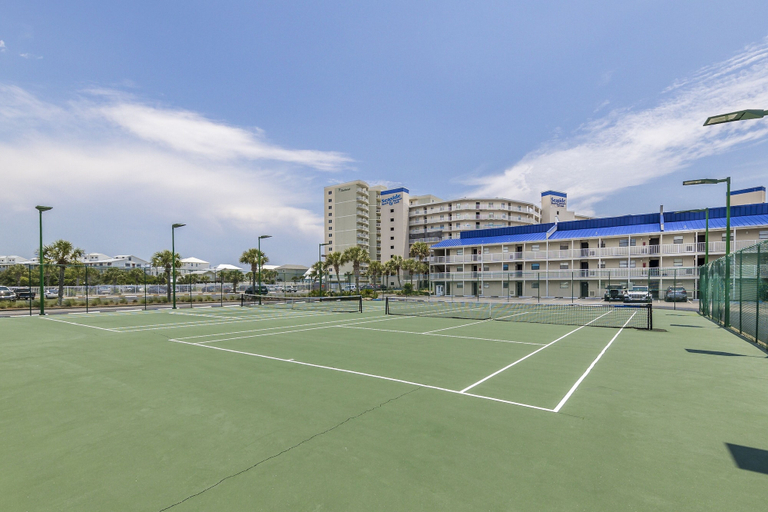 Tennis court 4, Seaside Beach & Racquet 2105, Baldwin