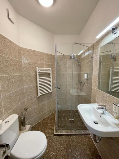 Bathroom 4, Thomas Hotel Budapest, Budapesti