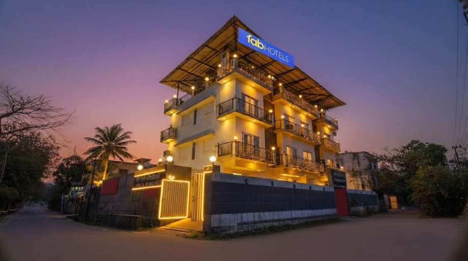 Exterior & Views
