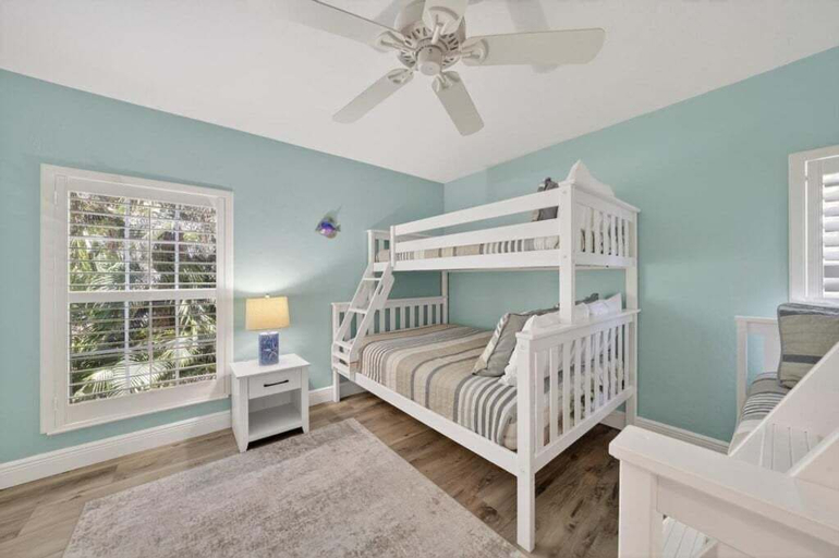 Bedroom 2, Bird Of Paradise 4 Bedroom Home, Lee