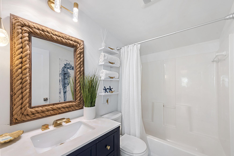 Bathroom 5, Bluewaters Beach House, Lee