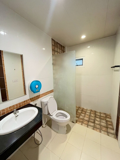 Bathroom 5, Seree Grand Resort (complimentary light breakfast), Hat Yai