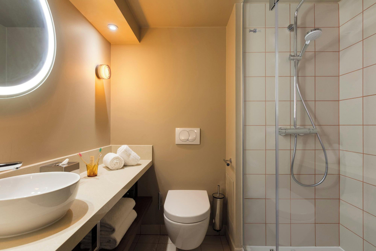 Bathroom 4, lyf Gambetta Paris, Paris